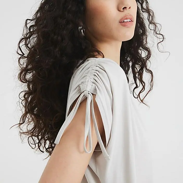 Custom Cream Sleeveless Ruched Drape T-shirt