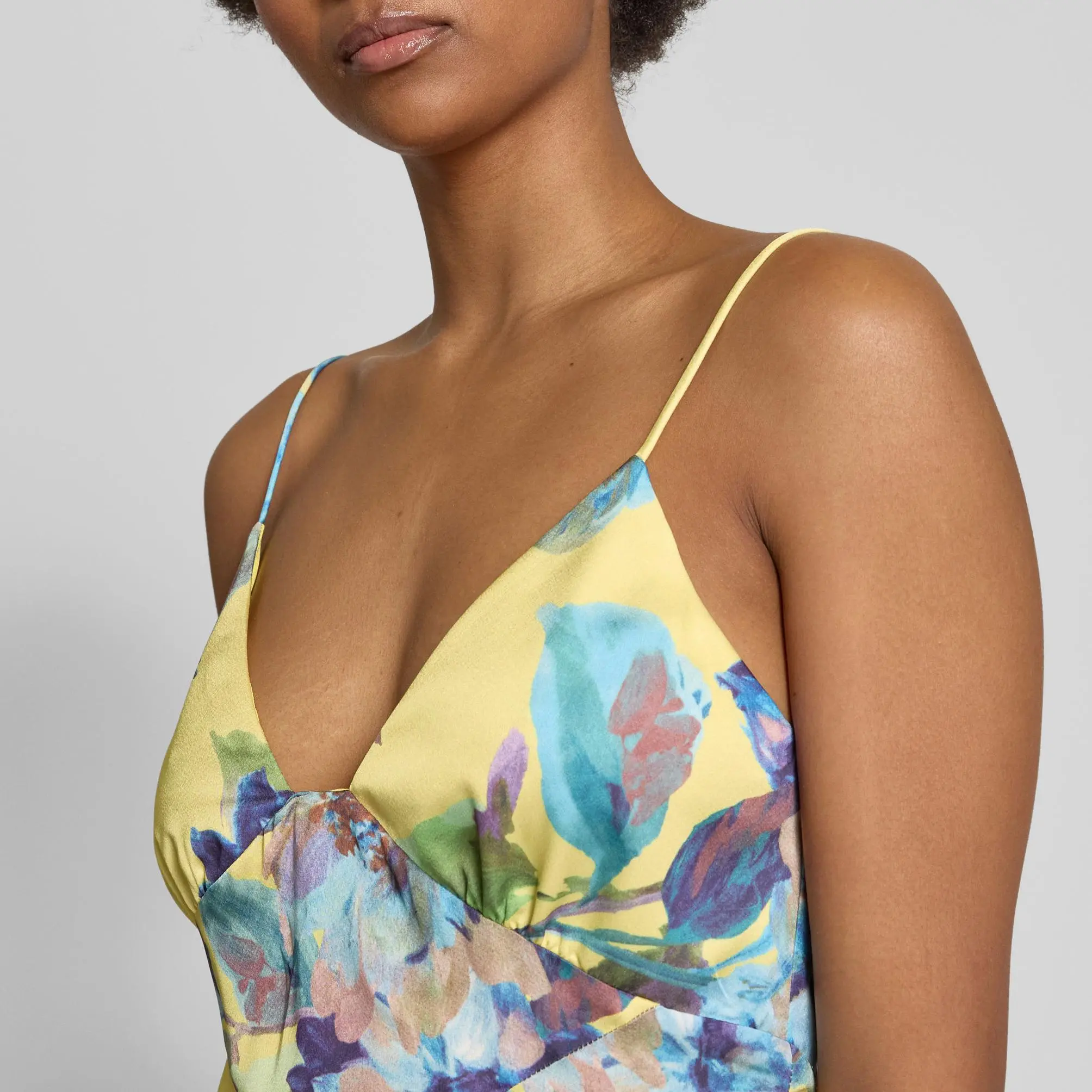 Cocktail dress with V-neck (2).jpg