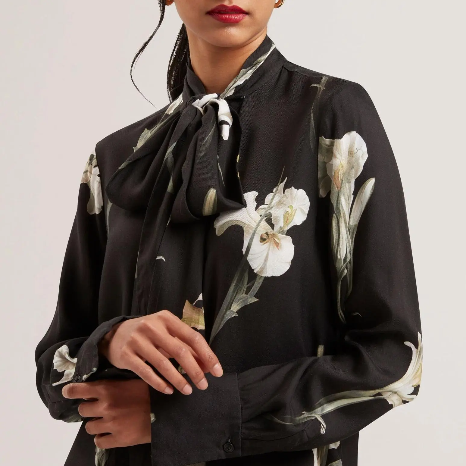 Tie Neck Floral Print Long Sleeve Blouse (4).jpg