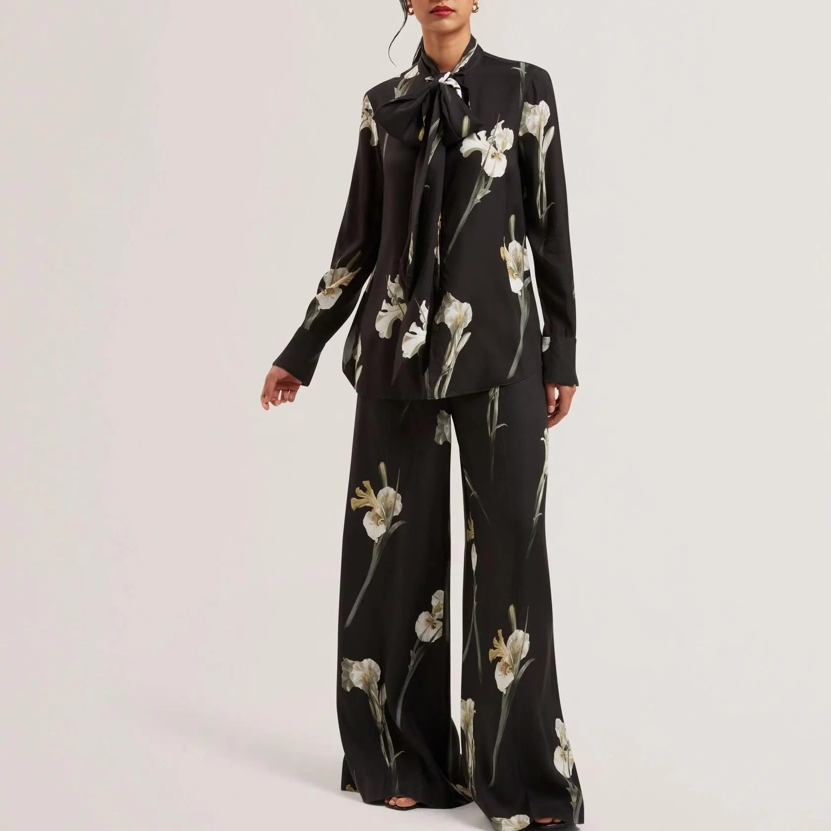 Tie Neck Floral Print Long Sleeve Blouse (2).jpg