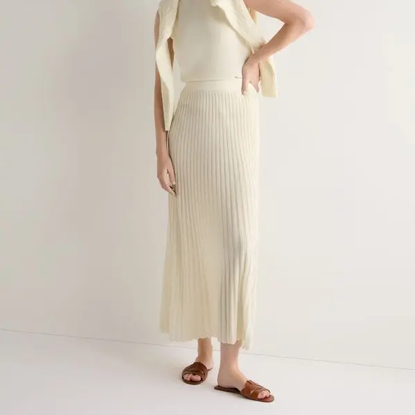 Elegant Knitted Pleated Midi Skirt