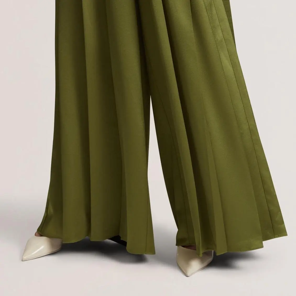 Custom Floral High Waist Linen Shorts With Trim Detail (2).jpg